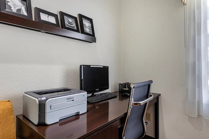 Business Center 33 of 33