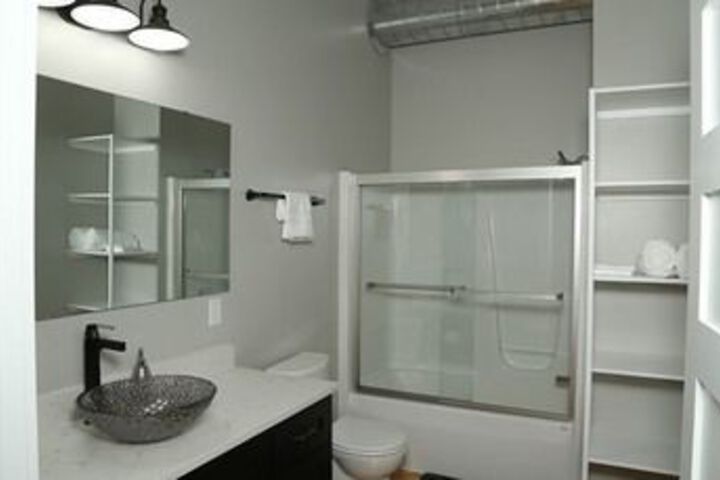 Room 5 of 32