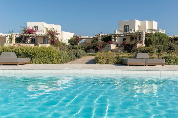 Hotel with Pool