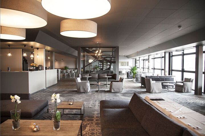 Entrance & Lobby