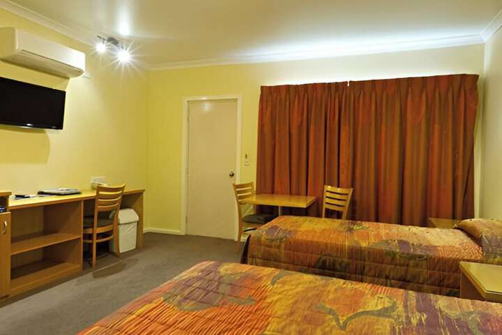 Room 10 of 25