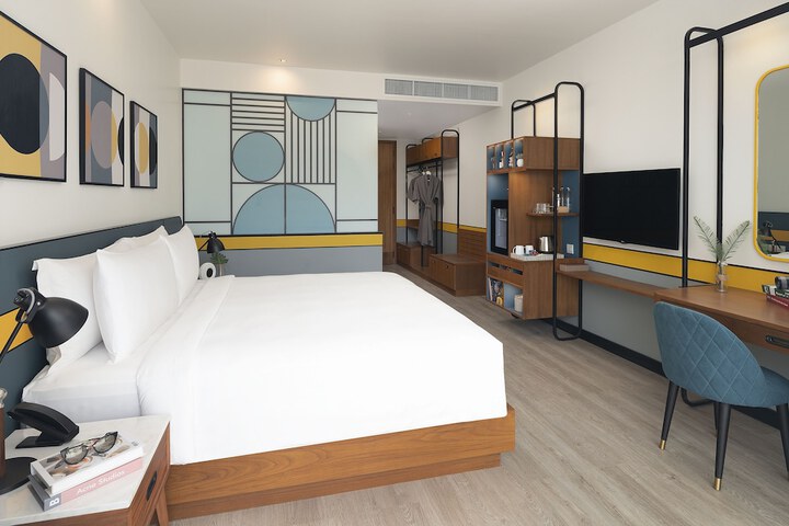 Room 3 of 35