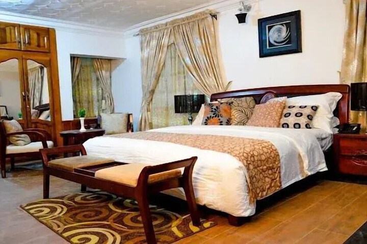 Room 4 of 26