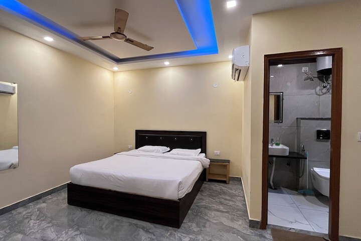 Room 2 of 7