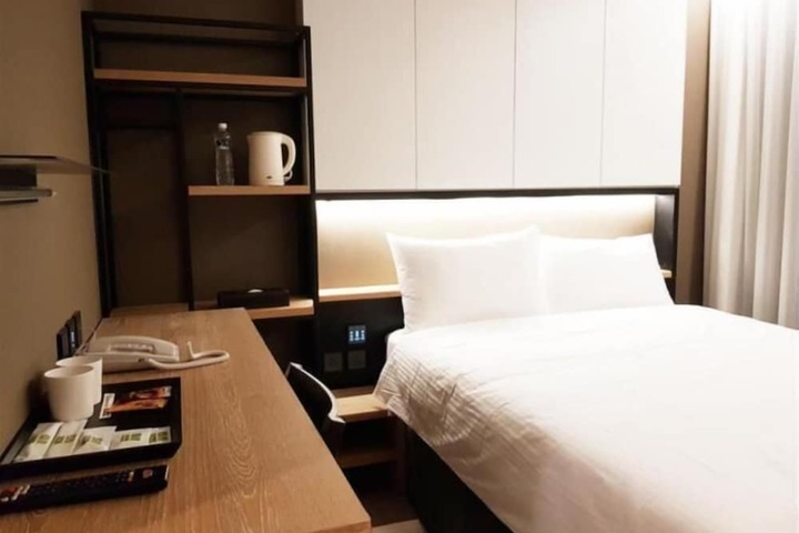Room 15 of 28