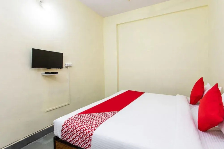 Room 5 of 9