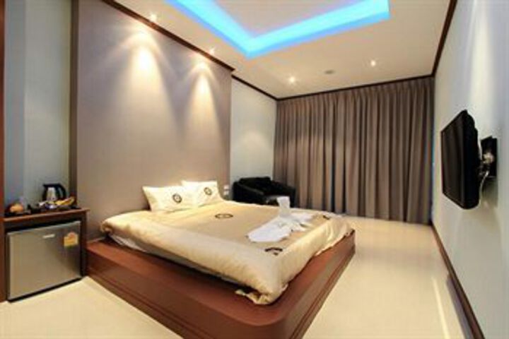 Room 21 of 37