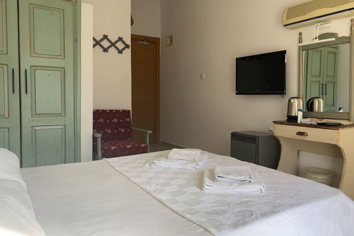 Room 5 of 228