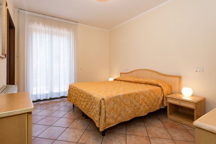 Room 26 of 74