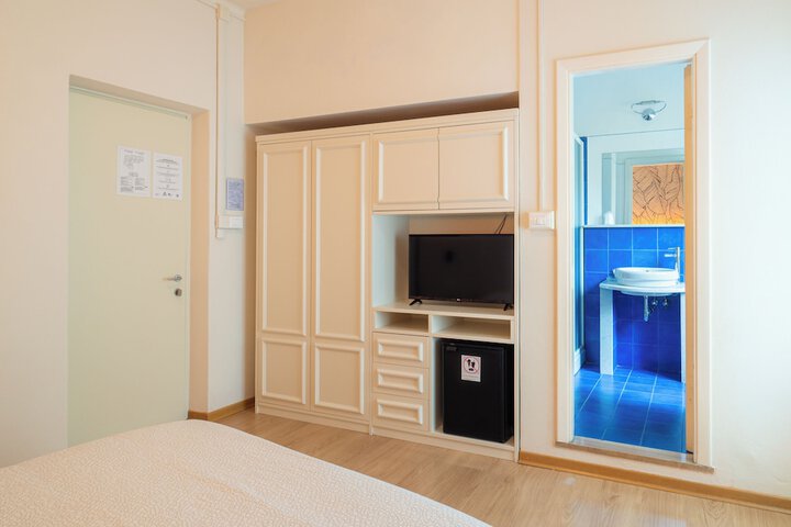 Room 60 of 241