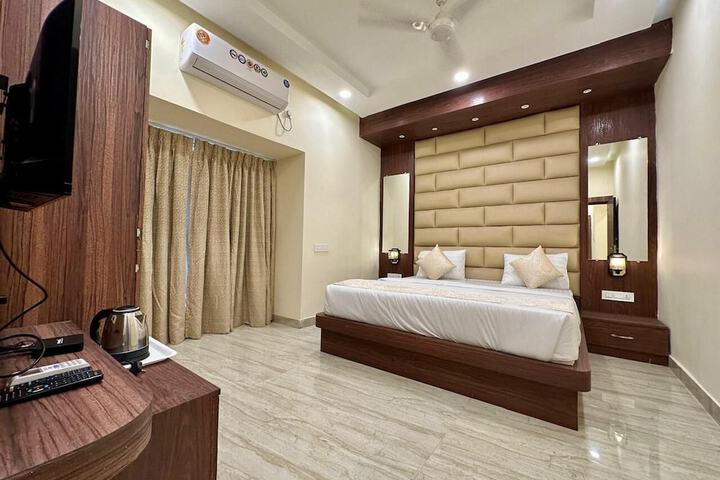 Room 13 of 22