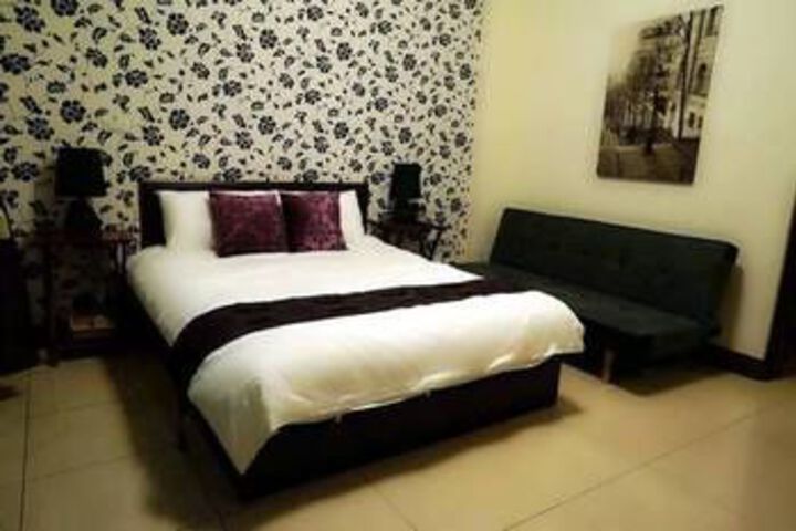 Room 9 of 17