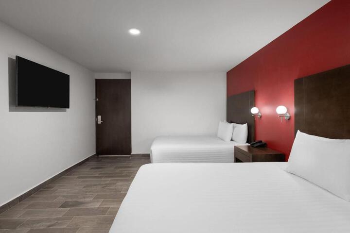 Exterior of Ramada by Wyndham Tampico Centro