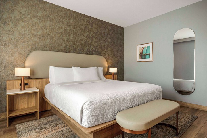 Room 21 of 46