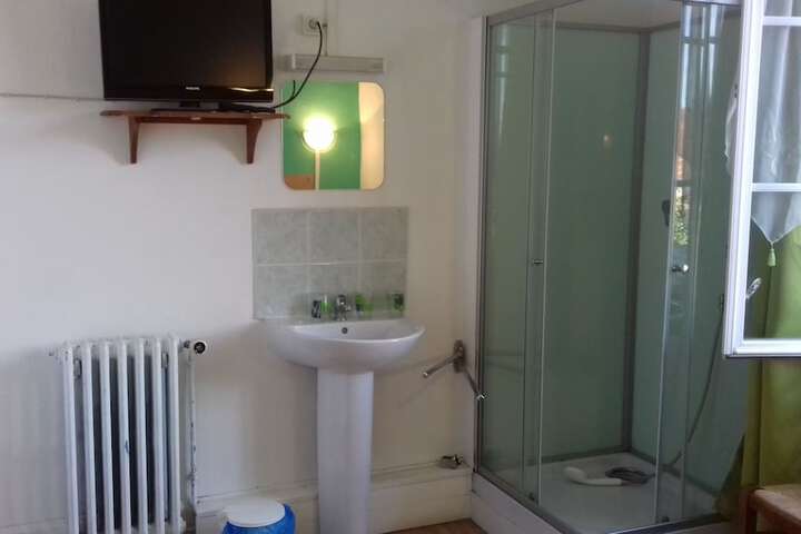 Room 15 of 37