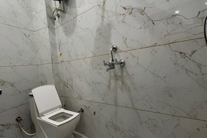 Room 8 of 11