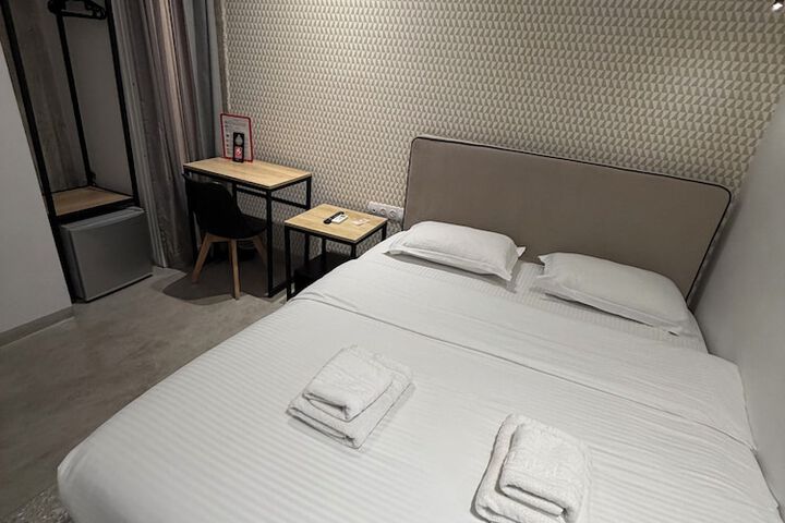Room 13 of 86