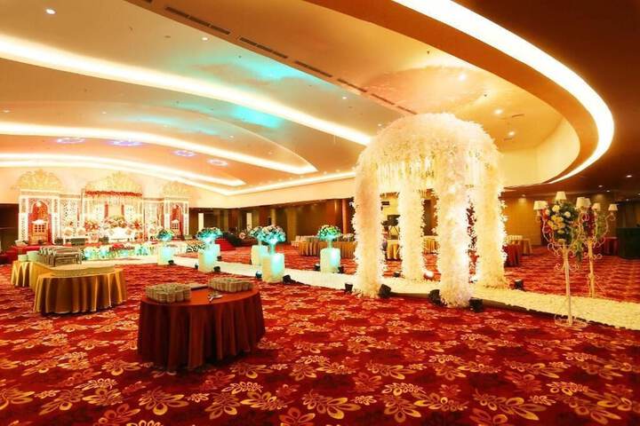 Ballroom/Hall 29 of 41