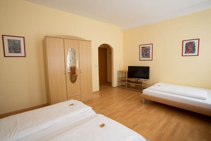 Room 4 of 42