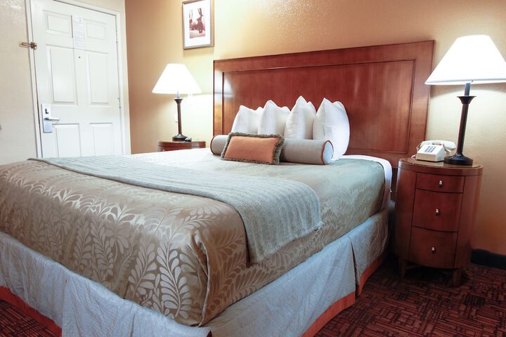 2 Queen Beds (4 of 12)