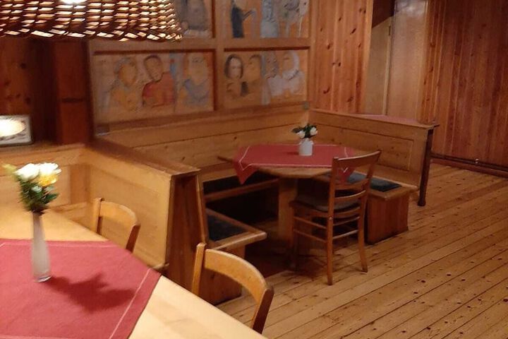 Dining 3 of 6