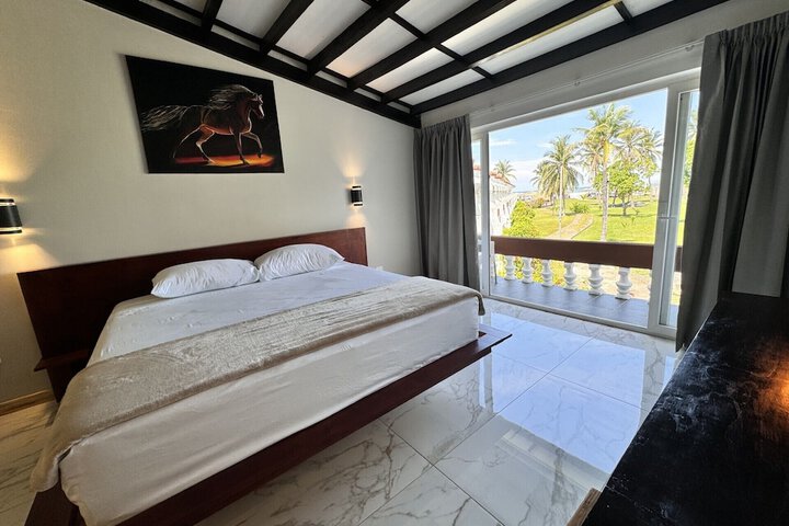 Room 43 of 189