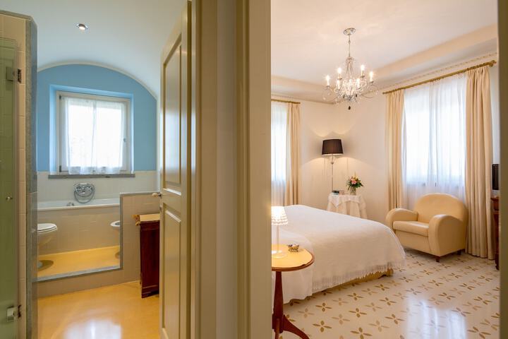 Room 16 of 150