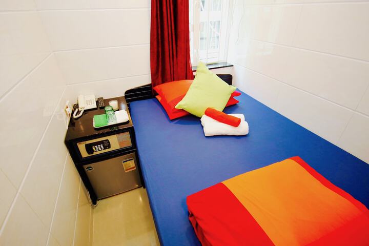 Room 57 of 100