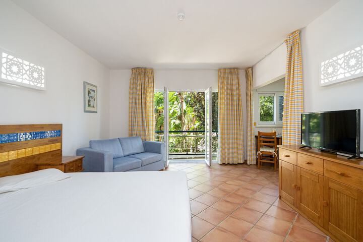 Room 2 of 60