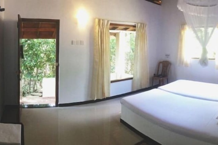 Room 7 of 32
