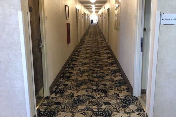 Ballroom/Hall 16 of 18
