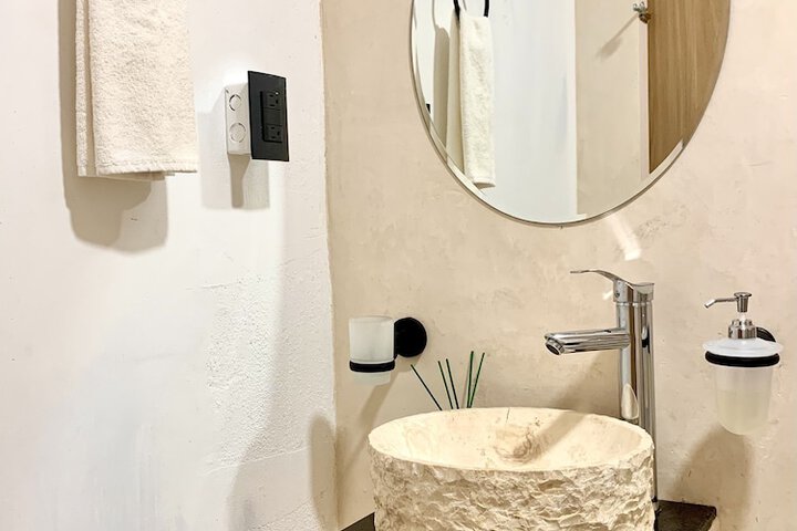 Room 10 of 12