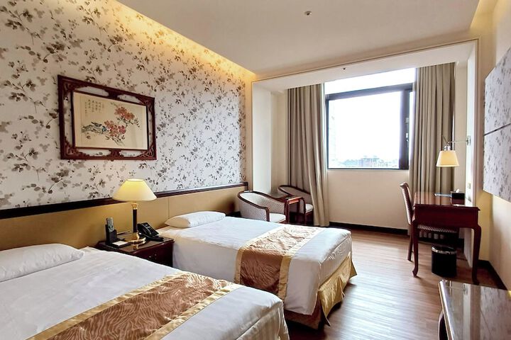 Room 10 of 46