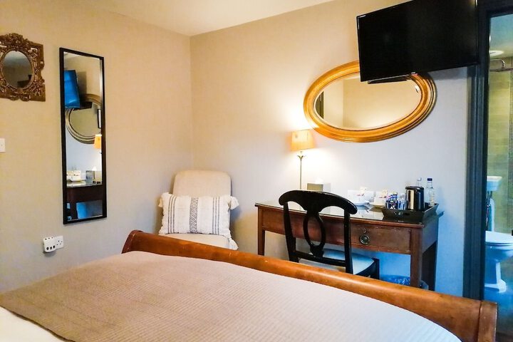 Room 16 of 38