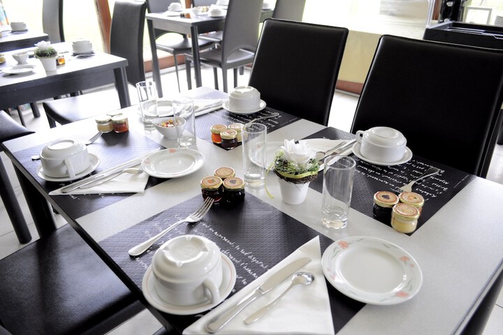 Breakfast/Coffee Service 21 of 41
