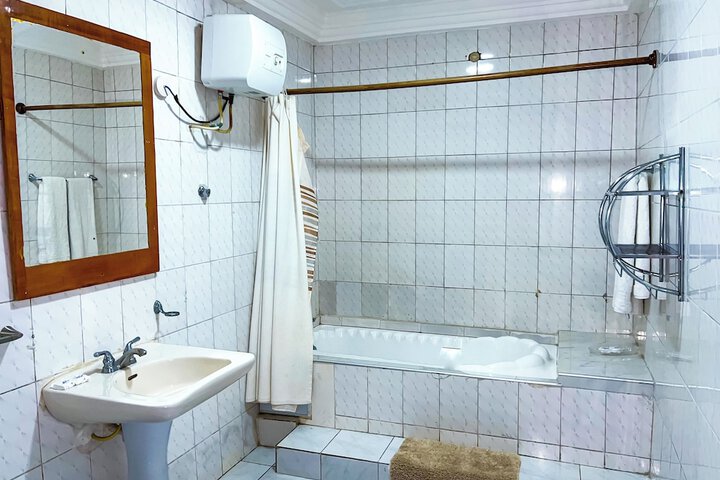 Room 7 of 9