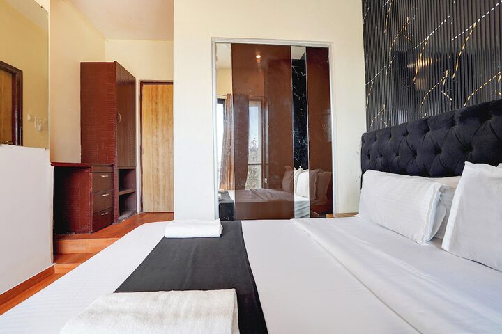 Room 30 of 37