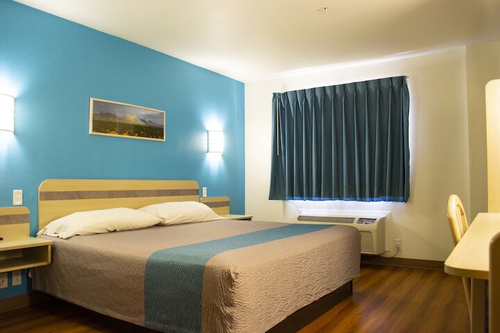 Room 8 of 26