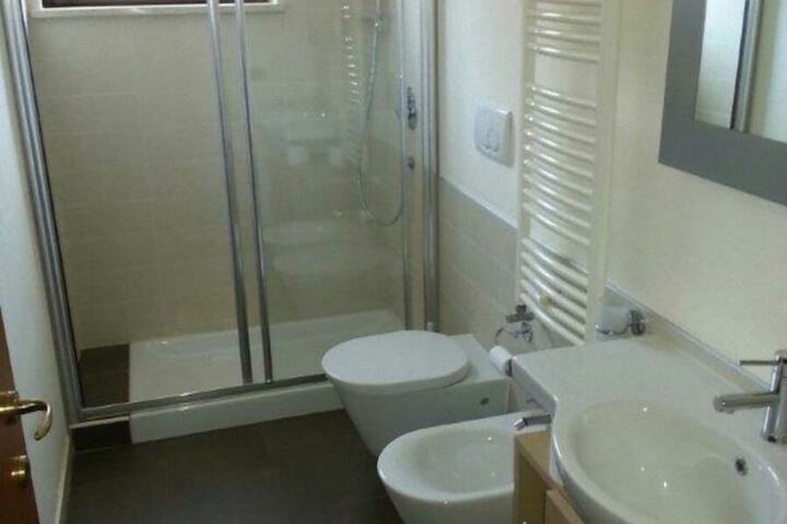 Room 102 of 172