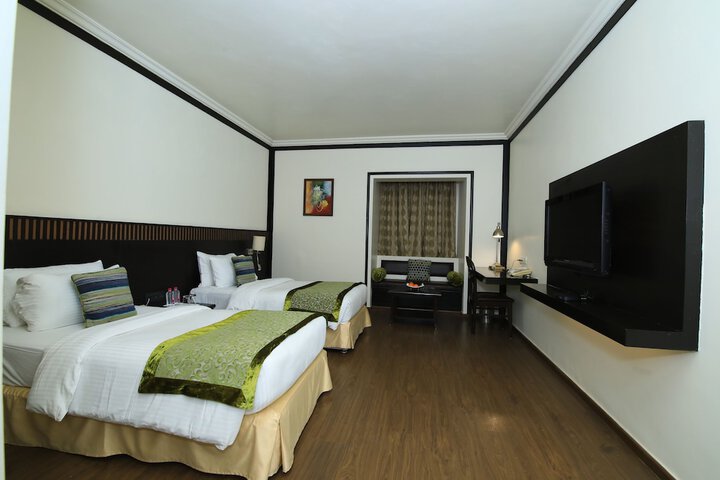 Room 14 of 32