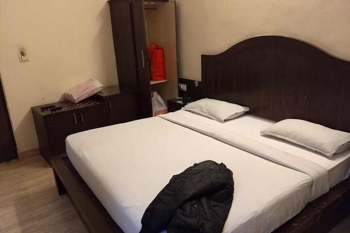 Room 12 of 14