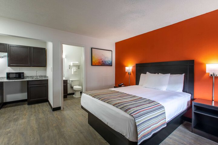 1 Queen Bed (14 of 34)