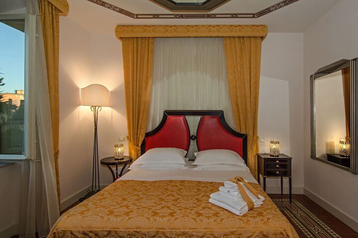 Room 8 of 42