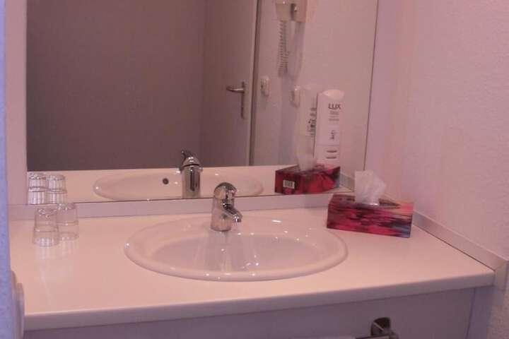 Room 6 of 7