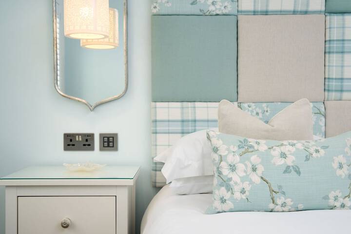 Room 13 of 65