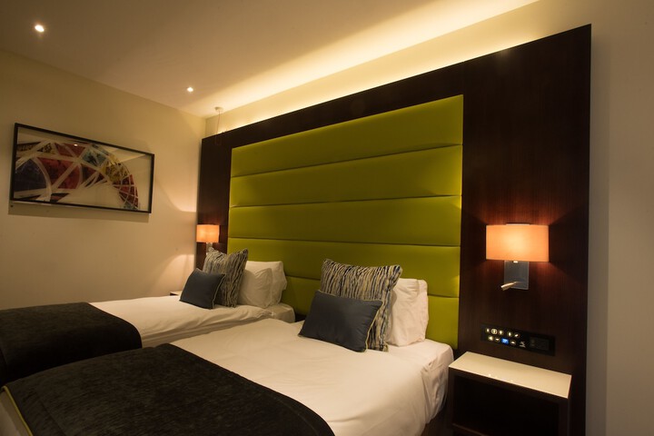 Room 33 of 95