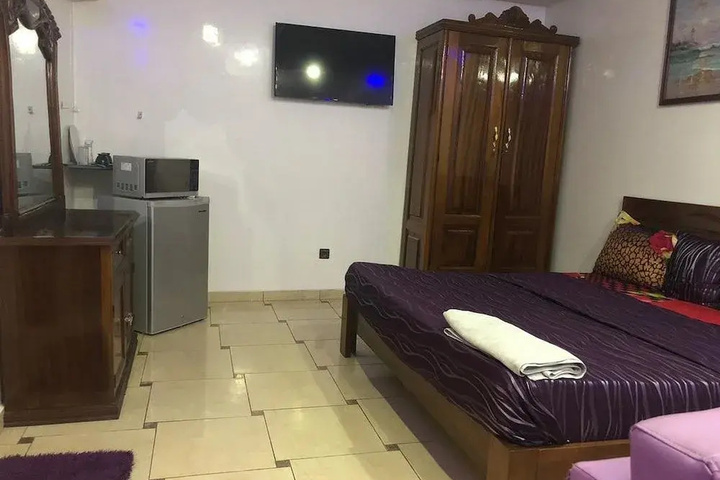 Room 3 of 12