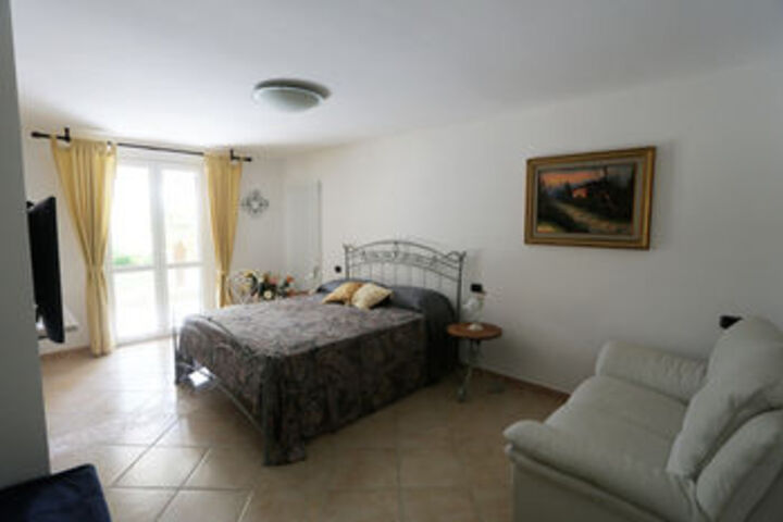 Room 9 of 14