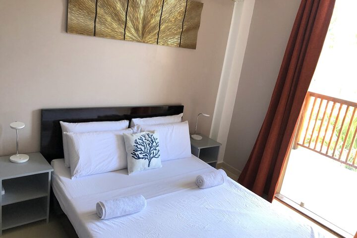 Room 10 of 80