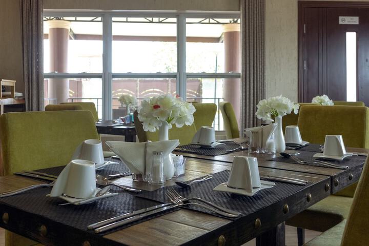 Dining 66 of 89